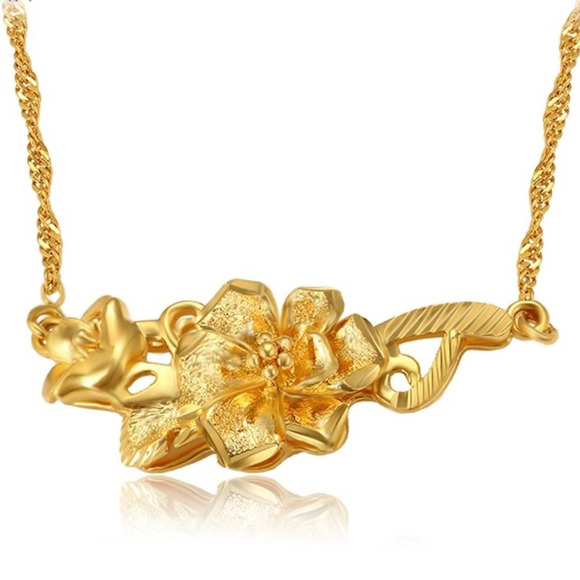 Jewelry - Flower Pendant Necklace 18k Gold Plated